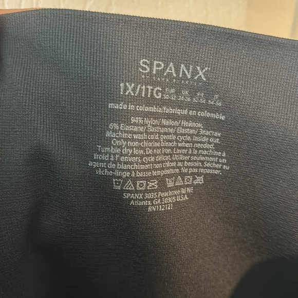 NWOT SPANX black and grey Camo stretch leggings - Picture 6 of 7